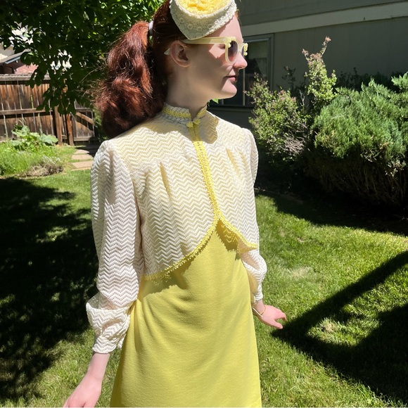 Vintage 1970 Victorian Lace Yellow mod shift Dress set jacket hat medium